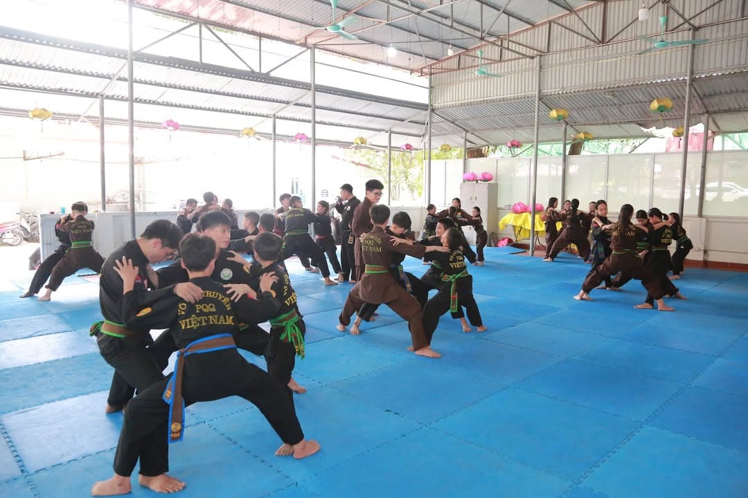 THÉP ĐÃ TÔI TRONG LỬA ĐỎ GIỮA NGÀY NẮNG HÈ - BUỔI TẬP HUẤN THÁNG 6 CỦA VÕ ĐƯỜNG THẮNG Q… — hình 45