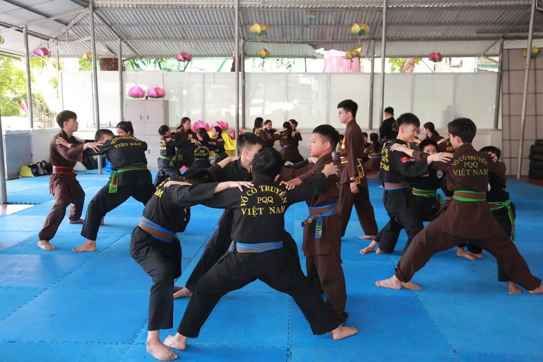 THÉP ĐÃ TÔI TRONG LỬA ĐỎ GIỮA NGÀY NẮNG HÈ - BUỔI TẬP HUẤN THÁNG 6 CỦA VÕ ĐƯỜNG THẮNG Q… — hình 46