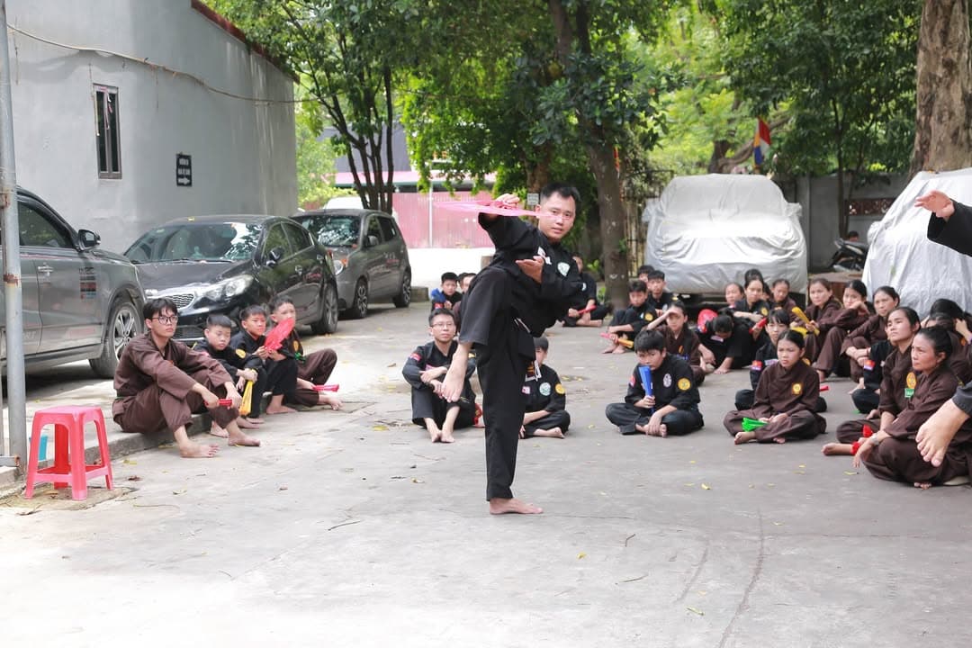 THÉP ĐÃ TÔI TRONG LỬA ĐỎ GIỮA NGÀY NẮNG HÈ - BUỔI TẬP HUẤN THÁNG 6 CỦA VÕ ĐƯỜNG THẮNG Q… — hình 62