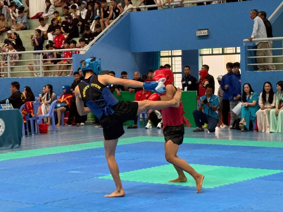 Một số hình ảnh thi đấu đối kháng Võ cổ truyền của các VĐV trong Giải thể thao học sinh… — hình 6