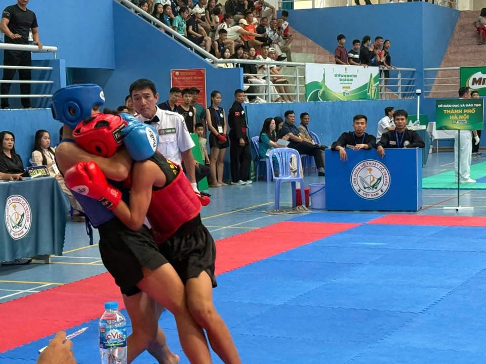 Một số hình ảnh thi đấu đối kháng Võ cổ truyền của các VĐV trong Giải thể thao học sinh… — hình 7