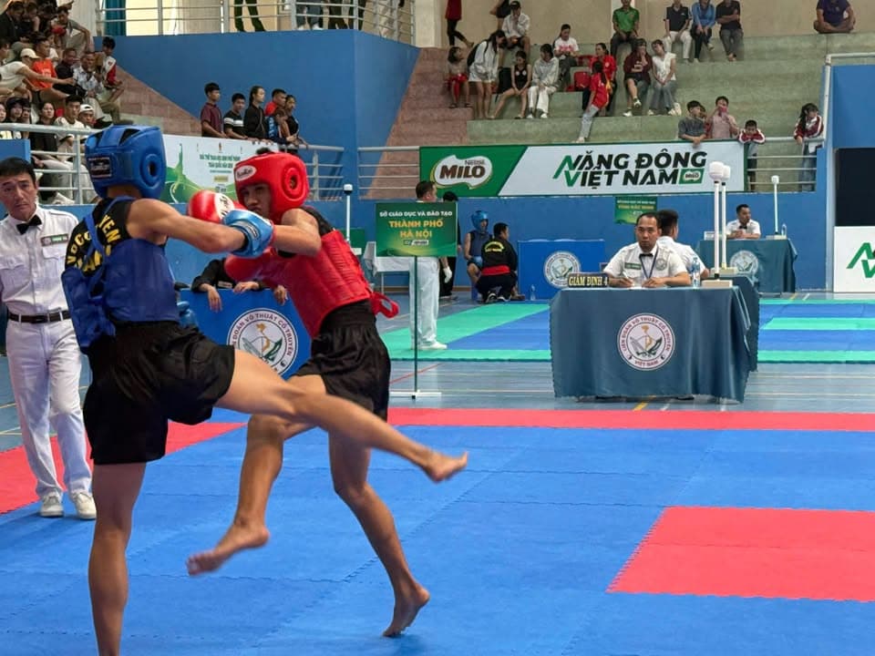 Một số hình ảnh thi đấu đối kháng Võ cổ truyền của các VĐV trong Giải thể thao học sinh… — hình 10