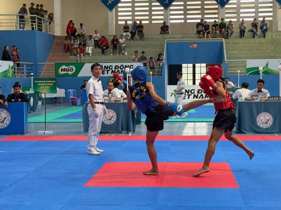 Một số hình ảnh thi đấu đối kháng Võ cổ truyền của các VĐV trong Giải thể thao học sinh… — hình 11