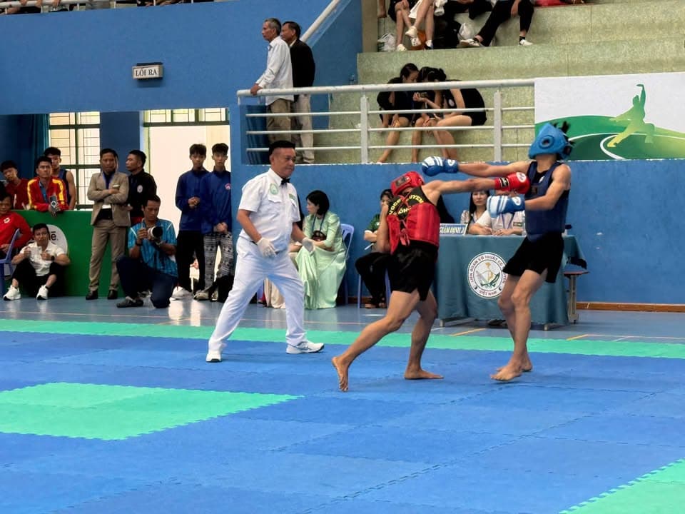 Một số hình ảnh thi đấu đối kháng Võ cổ truyền của các VĐV trong Giải thể thao học sinh… — hình 13