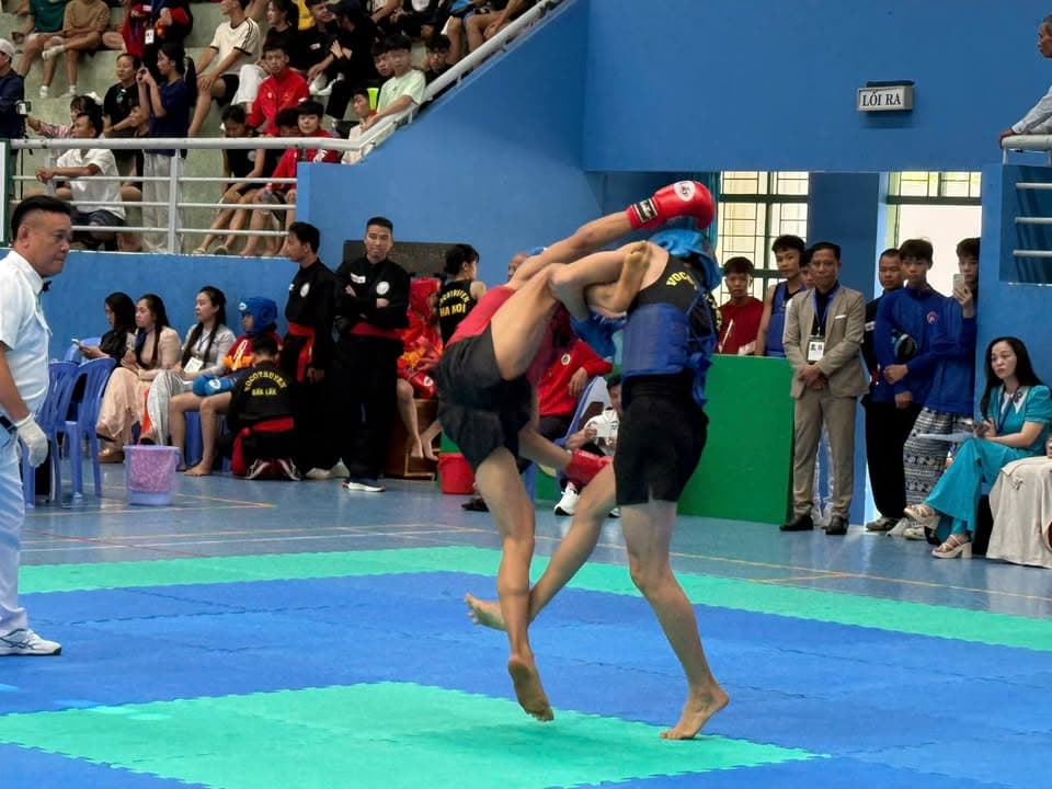 Một số hình ảnh thi đấu đối kháng Võ cổ truyền của các VĐV trong Giải thể thao học sinh… — hình 14