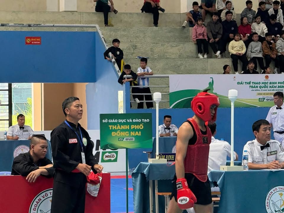 Một số hình ảnh thi đấu đối kháng Võ cổ truyền của các VĐV trong Giải thể thao học sinh… — hình 15