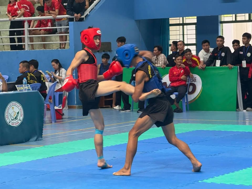 Một số hình ảnh thi đấu đối kháng Võ cổ truyền của các VĐV trong Giải thể thao học sinh… — hình 16