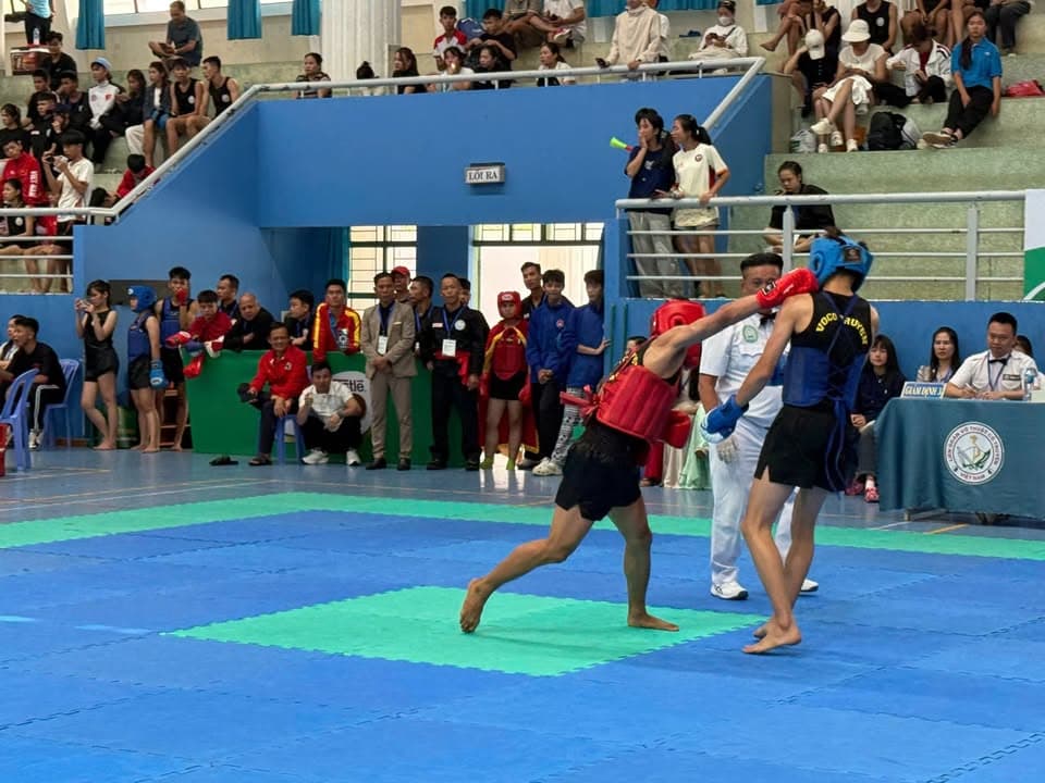 Một số hình ảnh thi đấu đối kháng Võ cổ truyền của các VĐV trong Giải thể thao học sinh… — hình 20