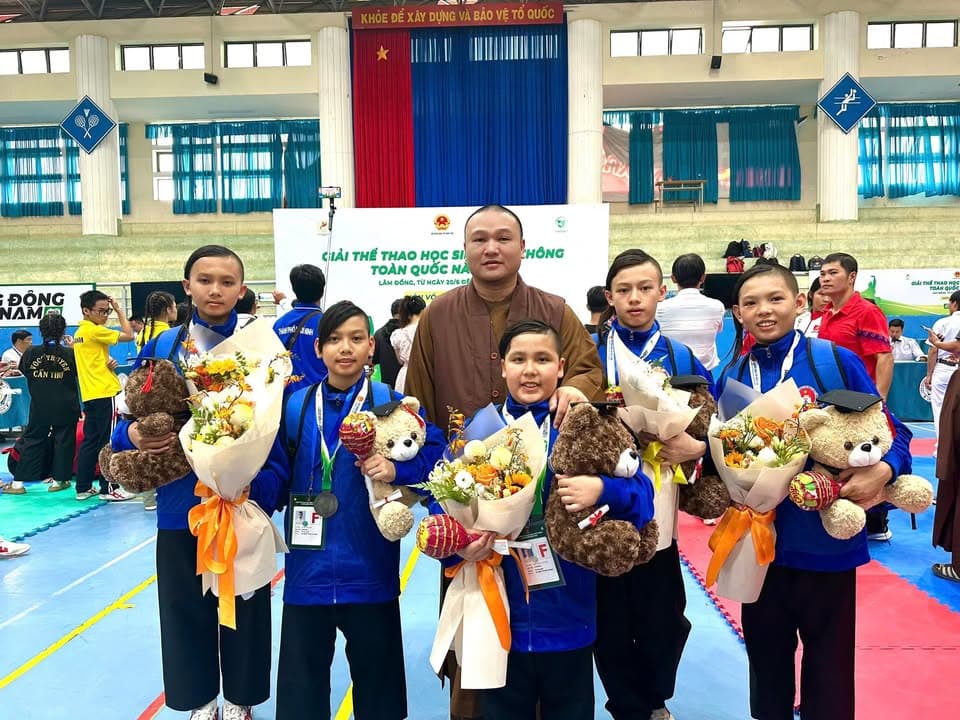 CHÚC MỪNG THÀNH TÍCH CỦA CÁC VÕ SINH PHẬT QUANG QUYỀN TẠI GIẢI THỂ THAO HỌC SINH PHỔ TH…