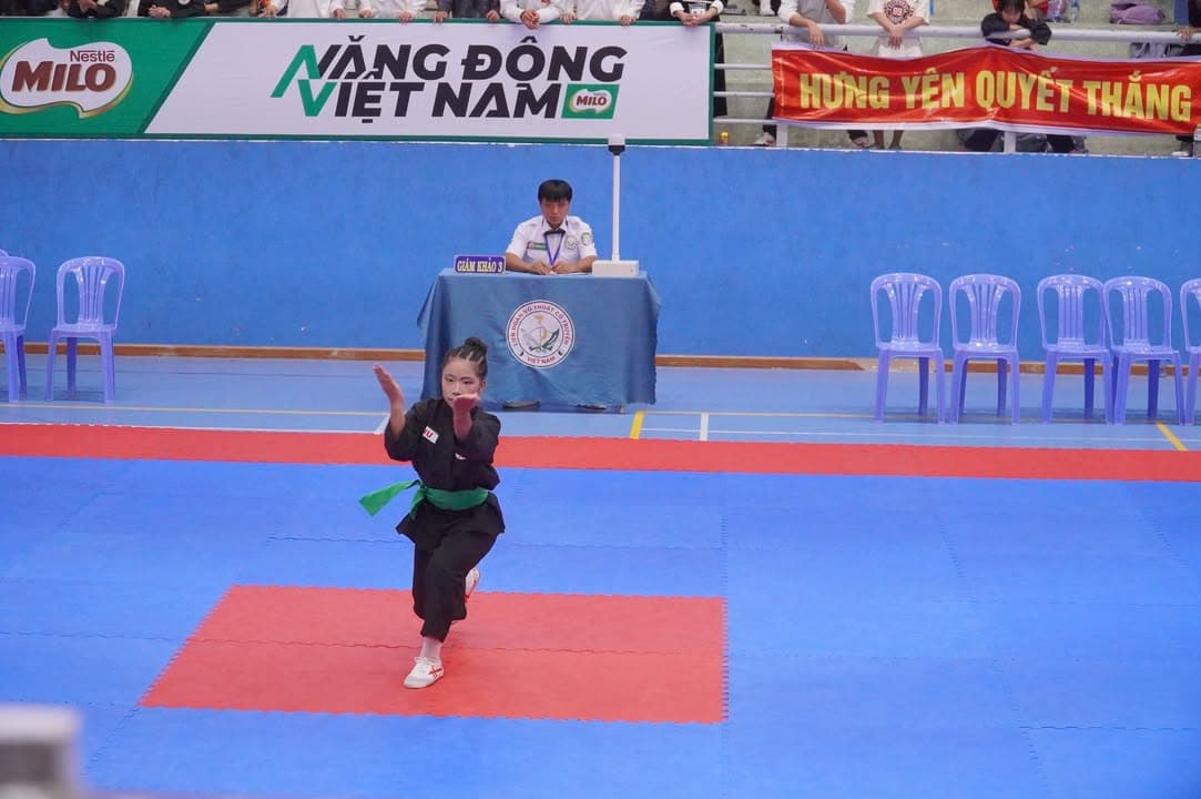 HÌNH ẢNH VÒNG CHUNG KẾT NỘI DUNG QUYỀN THUẬT - GIẢI THỂ THAO HỌC SINH PHỔ THÔNG TOÀN QU… — hình 73
