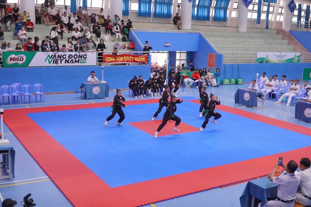 HÌNH ẢNH VÒNG CHUNG KẾT NỘI DUNG QUYỀN THUẬT - GIẢI THỂ THAO HỌC SINH PHỔ THÔNG TOÀN QU… — hình 76