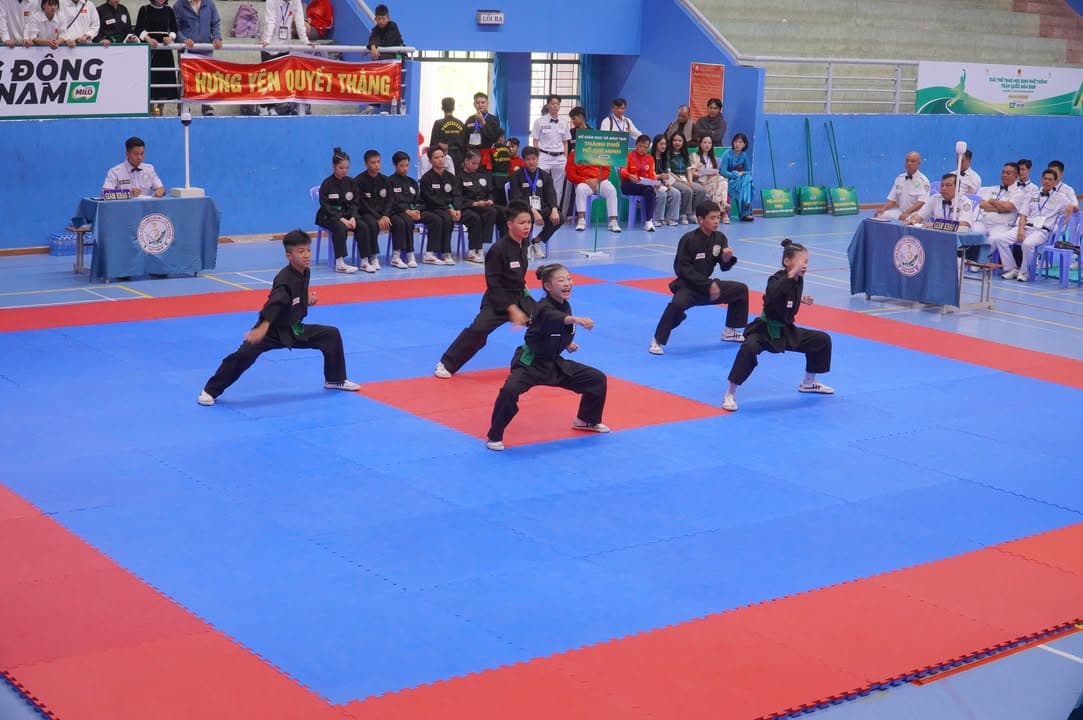 HÌNH ẢNH VÒNG CHUNG KẾT NỘI DUNG QUYỀN THUẬT - GIẢI THỂ THAO HỌC SINH PHỔ THÔNG TOÀN QU… — hình 97