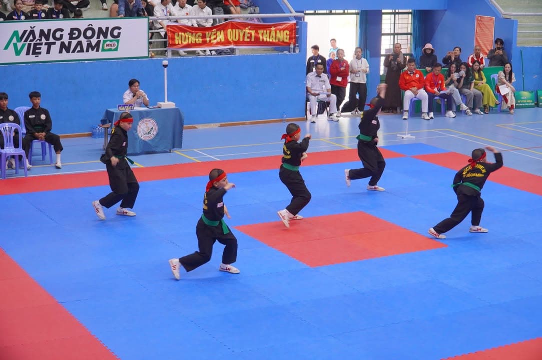 HÌNH ẢNH VÒNG CHUNG KẾT NỘI DUNG QUYỀN THUẬT - GIẢI THỂ THAO HỌC SINH PHỔ THÔNG TOÀN QU… — hình 41