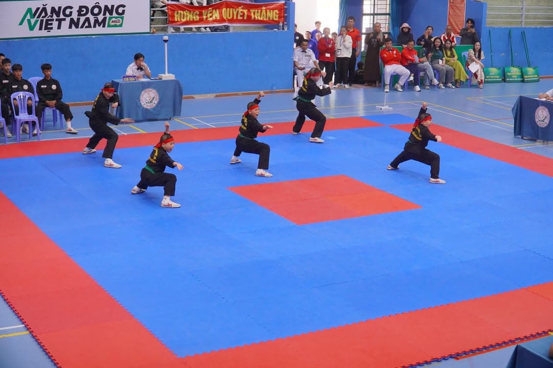 HÌNH ẢNH VÒNG CHUNG KẾT NỘI DUNG QUYỀN THUẬT - GIẢI THỂ THAO HỌC SINH PHỔ THÔNG TOÀN QU… — hình 70
