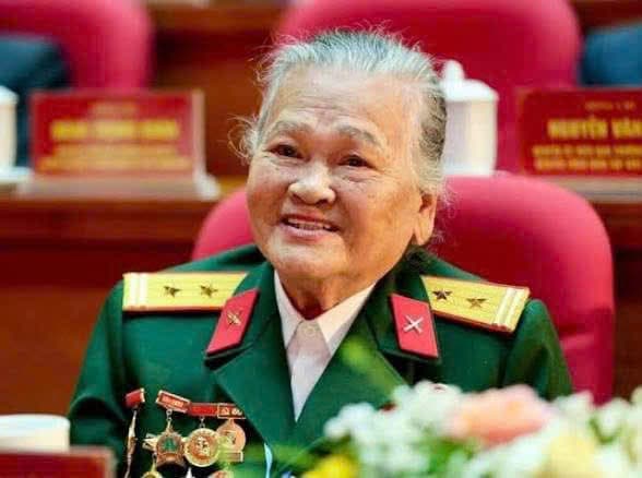 VĨNH BIỆT ANH HÙNG NGÔ THỊ TUYỂN – NGƯỜI TỪNG “GÁNH CẢ TỔ QUỐC Ở TRÊN VAI — hình 2