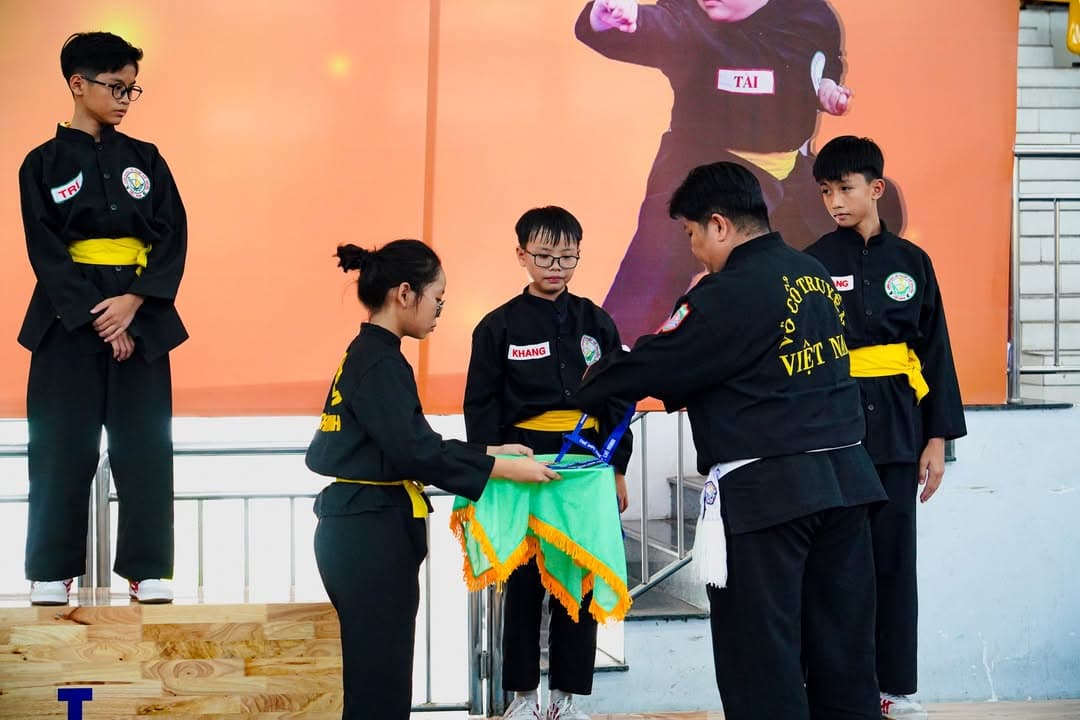 CHÚC MỪNG CÁC VÕ SINH PHẬT QUANG QUYỀN ĐẠT THÀNH TÍCH TẠI GIẢI VÕ CỔ TRUYỀN VÔ ĐỊCH TRẺ… — hình 6