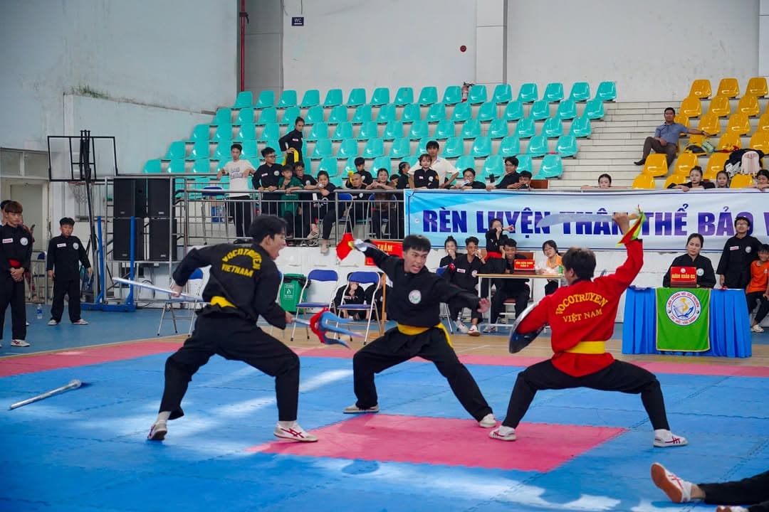 CHÚC MỪNG CÁC VÕ SINH PHẬT QUANG QUYỀN ĐẠT THÀNH TÍCH TẠI GIẢI VÕ CỔ TRUYỀN VÔ ĐỊCH TRẺ… — hình 8