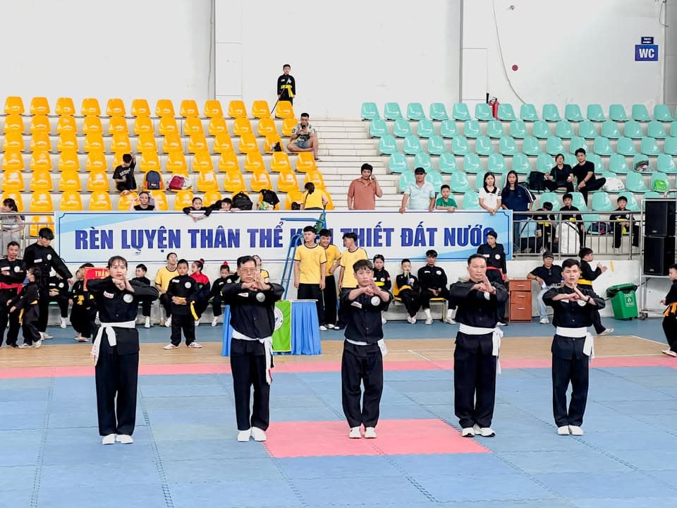 CHÚC MỪNG CÁC VÕ SINH PHẬT QUANG QUYỀN ĐẠT THÀNH TÍCH TẠI GIẢI VÕ CỔ TRUYỀN VÔ ĐỊCH TRẺ… — hình 15