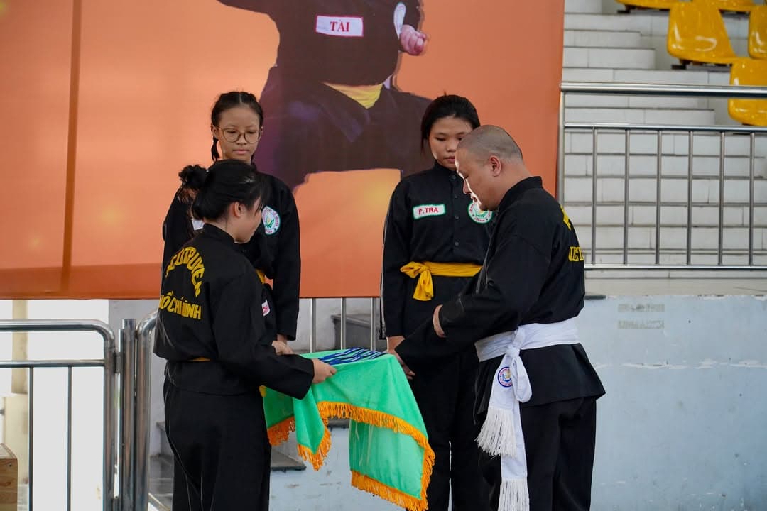 CHÚC MỪNG CÁC VÕ SINH PHẬT QUANG QUYỀN ĐẠT THÀNH TÍCH TẠI GIẢI VÕ CỔ TRUYỀN VÔ ĐỊCH TRẺ… — hình 49