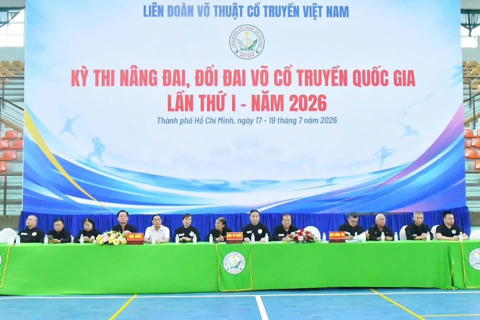 HỪNG HỰC HÀO KHÍ TẠI KHAI MẠC KÌ THI NÂNG ĐAI, ĐỔI ĐAI VÕ CỔ TRUYỀN QUỐC GIA LẦN THỨ I…