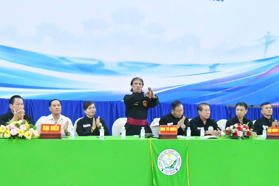 HỪNG HỰC HÀO KHÍ TẠI KHAI MẠC KÌ THI NÂNG ĐAI, ĐỔI ĐAI VÕ CỔ TRUYỀN QUỐC GIA LẦN THỨ I… — hình 30