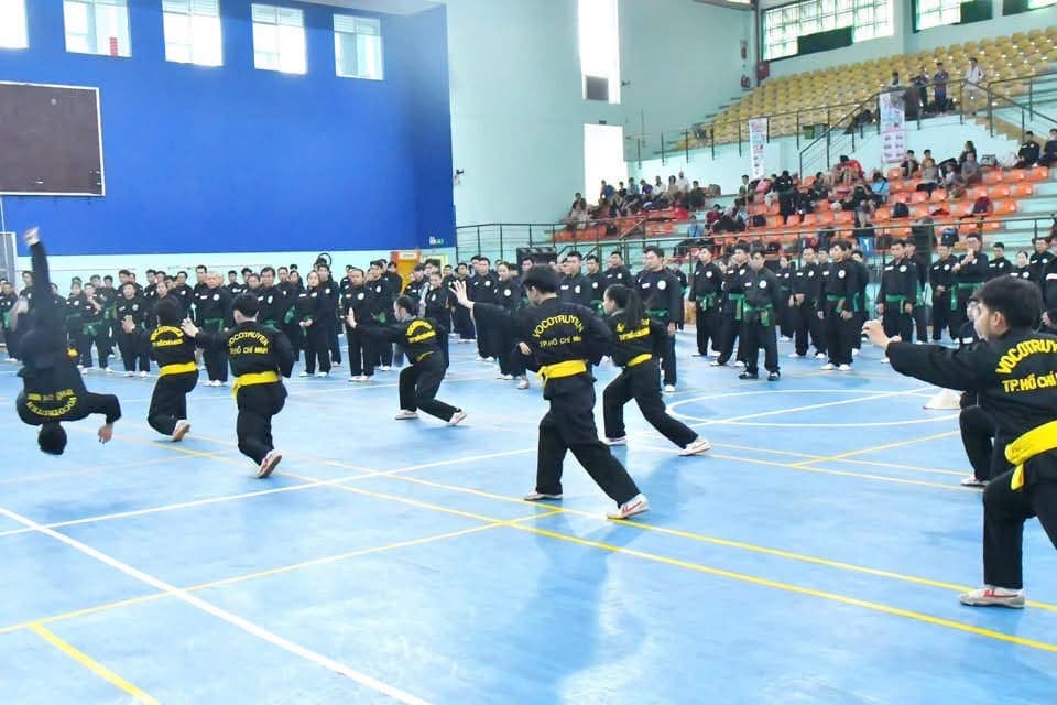 HỪNG HỰC HÀO KHÍ TẠI KHAI MẠC KÌ THI NÂNG ĐAI, ĐỔI ĐAI VÕ CỔ TRUYỀN QUỐC GIA LẦN THỨ I… — hình 37