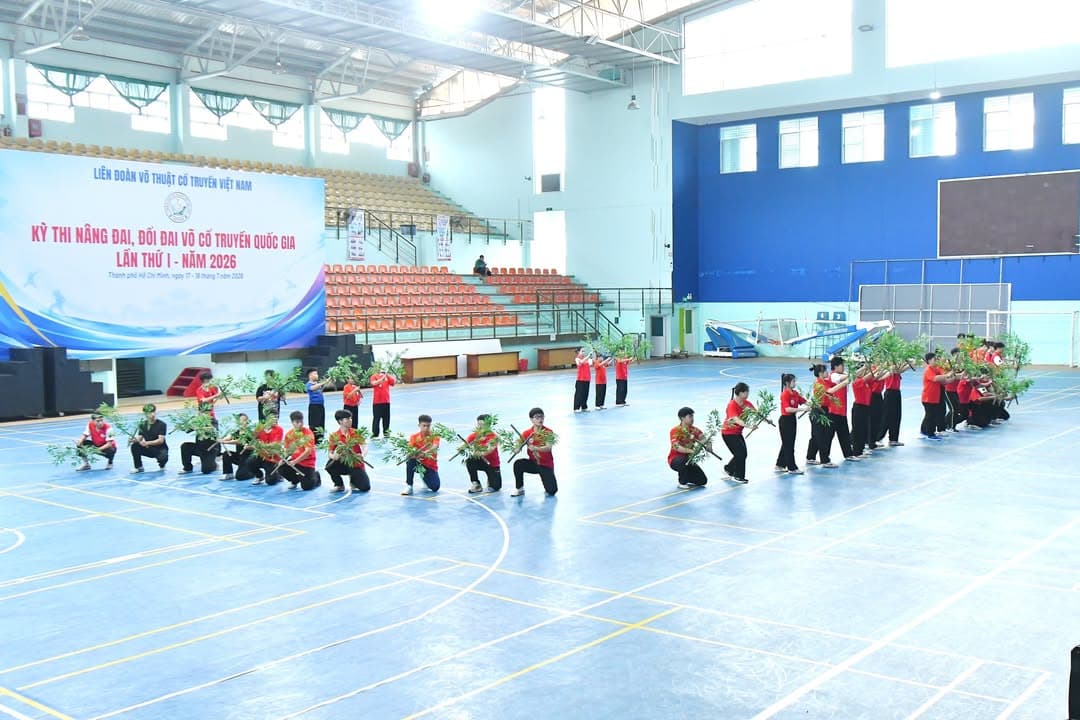 HỪNG HỰC HÀO KHÍ TẠI KHAI MẠC KÌ THI NÂNG ĐAI, ĐỔI ĐAI VÕ CỔ TRUYỀN QUỐC GIA LẦN THỨ I… — hình 67