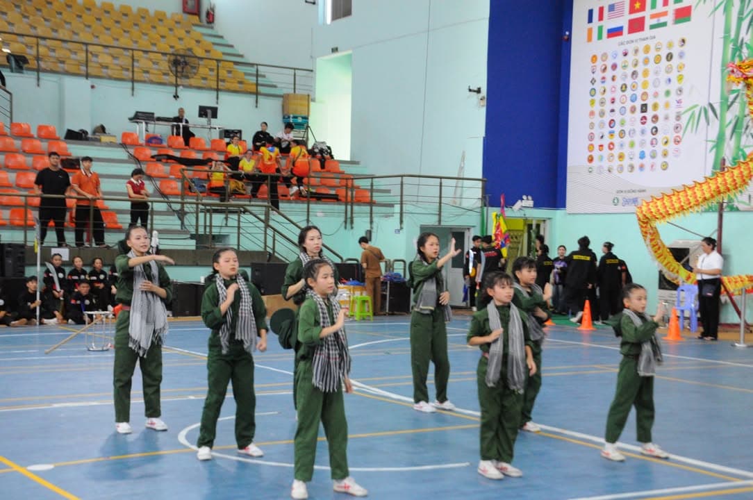 HÌNH ẢNH CÁC VÕ SINH, MÔN SINH PHẬT QUANG QUYỀN TẠI LIÊN HOAN VÕ VIỆT ĐẤT PHƯƠNG NAM NĂ… — hình 100