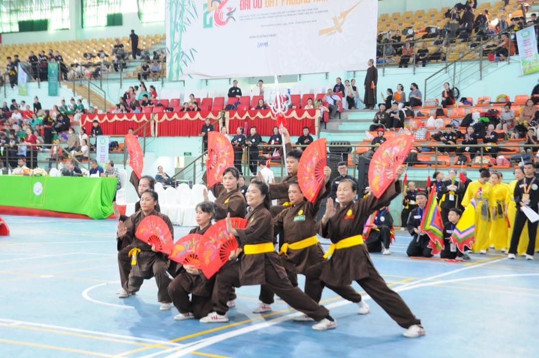 HÌNH ẢNH CÁC VÕ SINH, MÔN SINH PHẬT QUANG QUYỀN TẠI LIÊN HOAN VÕ VIỆT ĐẤT PHƯƠNG NAM NĂ… — hình 16