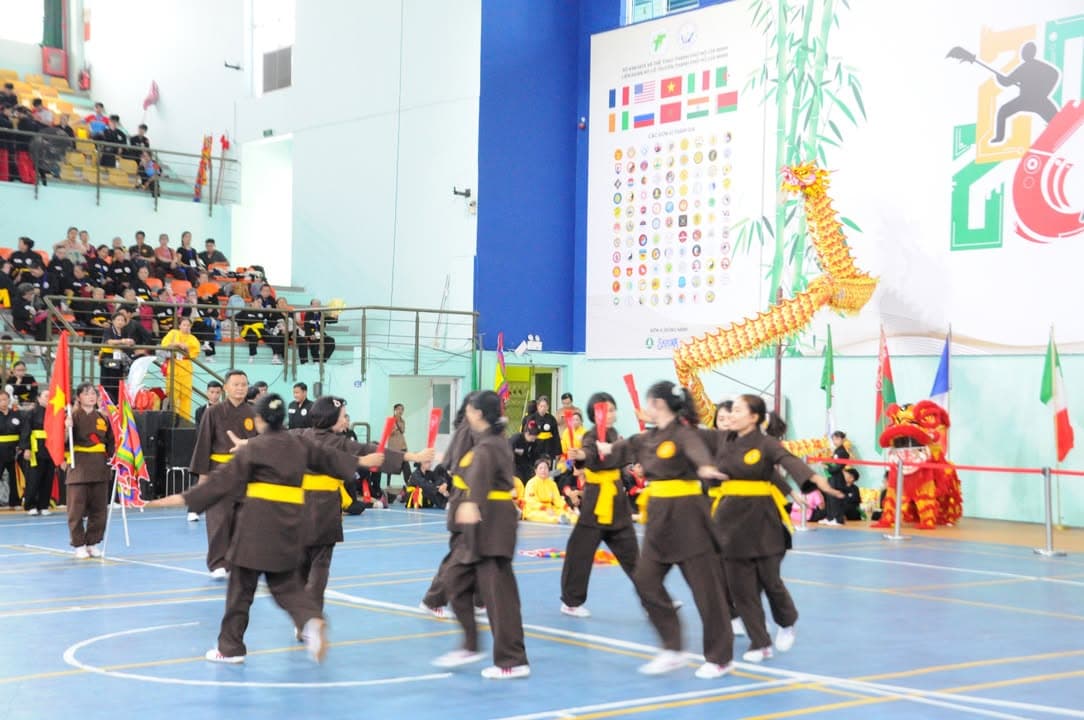 HÌNH ẢNH CÁC VÕ SINH, MÔN SINH PHẬT QUANG QUYỀN TẠI LIÊN HOAN VÕ VIỆT ĐẤT PHƯƠNG NAM NĂ… — hình 24