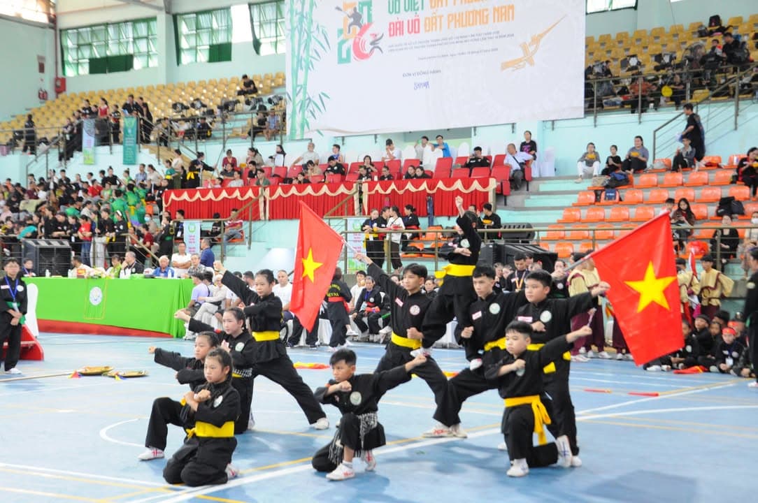 HÌNH ẢNH CÁC VÕ SINH, MÔN SINH PHẬT QUANG QUYỀN TẠI LIÊN HOAN VÕ VIỆT ĐẤT PHƯƠNG NAM NĂ… — hình 35