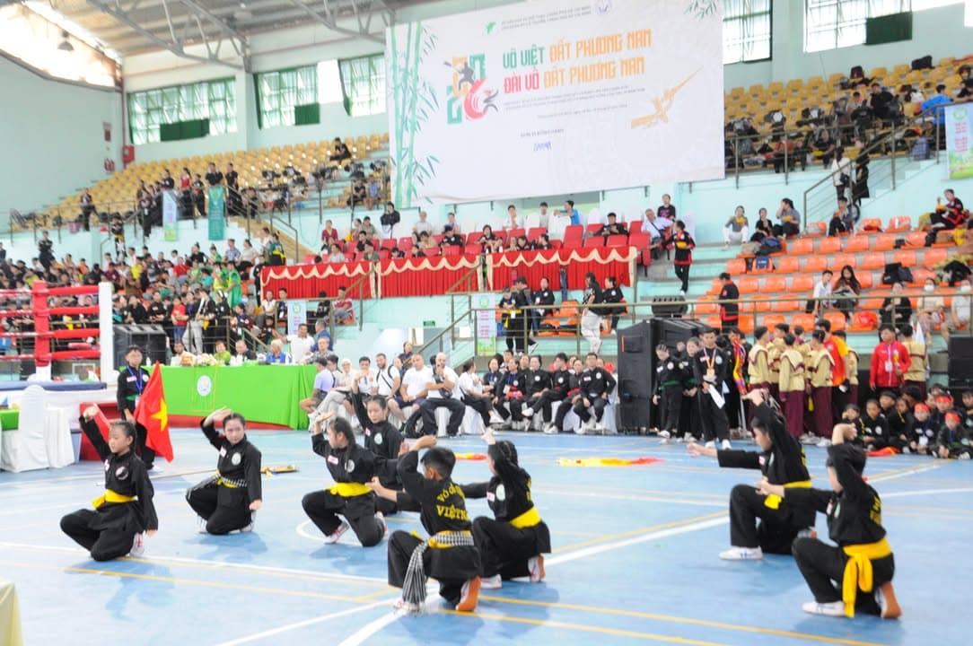 HÌNH ẢNH CÁC VÕ SINH, MÔN SINH PHẬT QUANG QUYỀN TẠI LIÊN HOAN VÕ VIỆT ĐẤT PHƯƠNG NAM NĂ… — hình 36