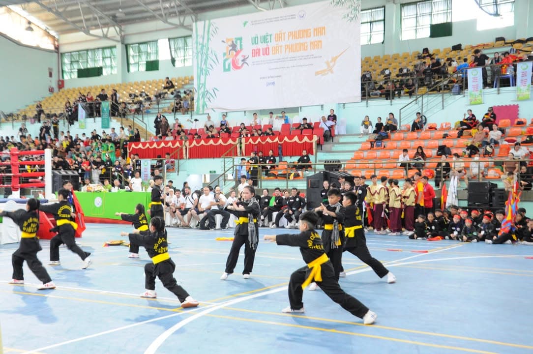 HÌNH ẢNH CÁC VÕ SINH, MÔN SINH PHẬT QUANG QUYỀN TẠI LIÊN HOAN VÕ VIỆT ĐẤT PHƯƠNG NAM NĂ… — hình 37