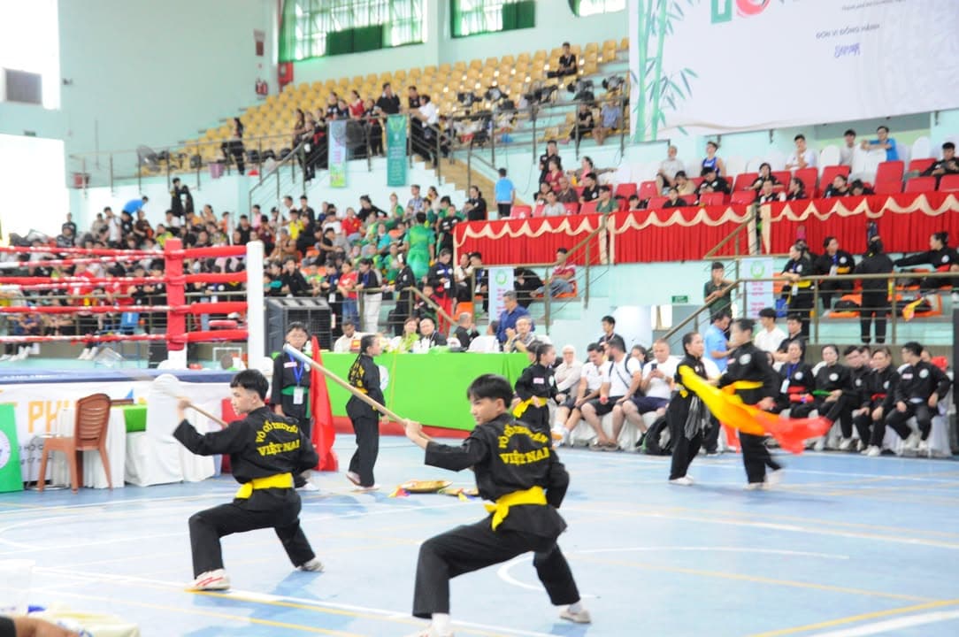 HÌNH ẢNH CÁC VÕ SINH, MÔN SINH PHẬT QUANG QUYỀN TẠI LIÊN HOAN VÕ VIỆT ĐẤT PHƯƠNG NAM NĂ… — hình 39