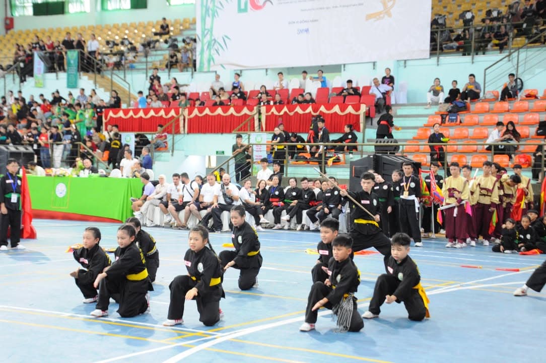 HÌNH ẢNH CÁC VÕ SINH, MÔN SINH PHẬT QUANG QUYỀN TẠI LIÊN HOAN VÕ VIỆT ĐẤT PHƯƠNG NAM NĂ… — hình 41