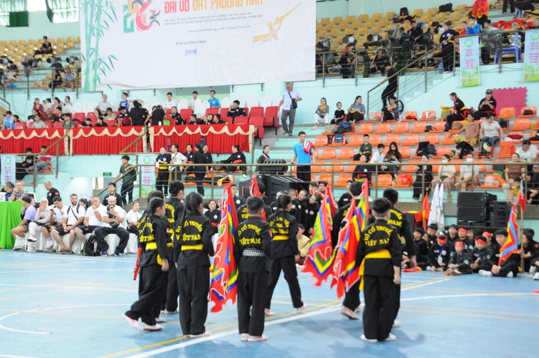 HÌNH ẢNH CÁC VÕ SINH, MÔN SINH PHẬT QUANG QUYỀN TẠI LIÊN HOAN VÕ VIỆT ĐẤT PHƯƠNG NAM NĂ… — hình 46