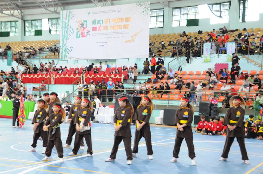 HÌNH ẢNH CÁC VÕ SINH, MÔN SINH PHẬT QUANG QUYỀN TẠI LIÊN HOAN VÕ VIỆT ĐẤT PHƯƠNG NAM NĂ… — hình 47