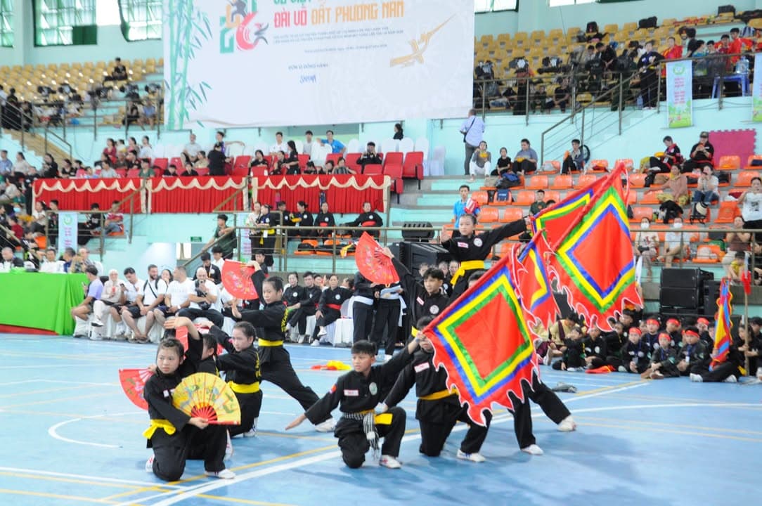 HÌNH ẢNH CÁC VÕ SINH, MÔN SINH PHẬT QUANG QUYỀN TẠI LIÊN HOAN VÕ VIỆT ĐẤT PHƯƠNG NAM NĂ… — hình 53
