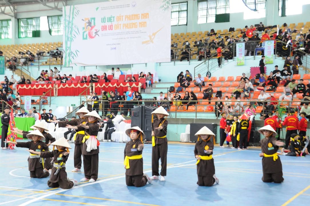 HÌNH ẢNH CÁC VÕ SINH, MÔN SINH PHẬT QUANG QUYỀN TẠI LIÊN HOAN VÕ VIỆT ĐẤT PHƯƠNG NAM NĂ… — hình 55