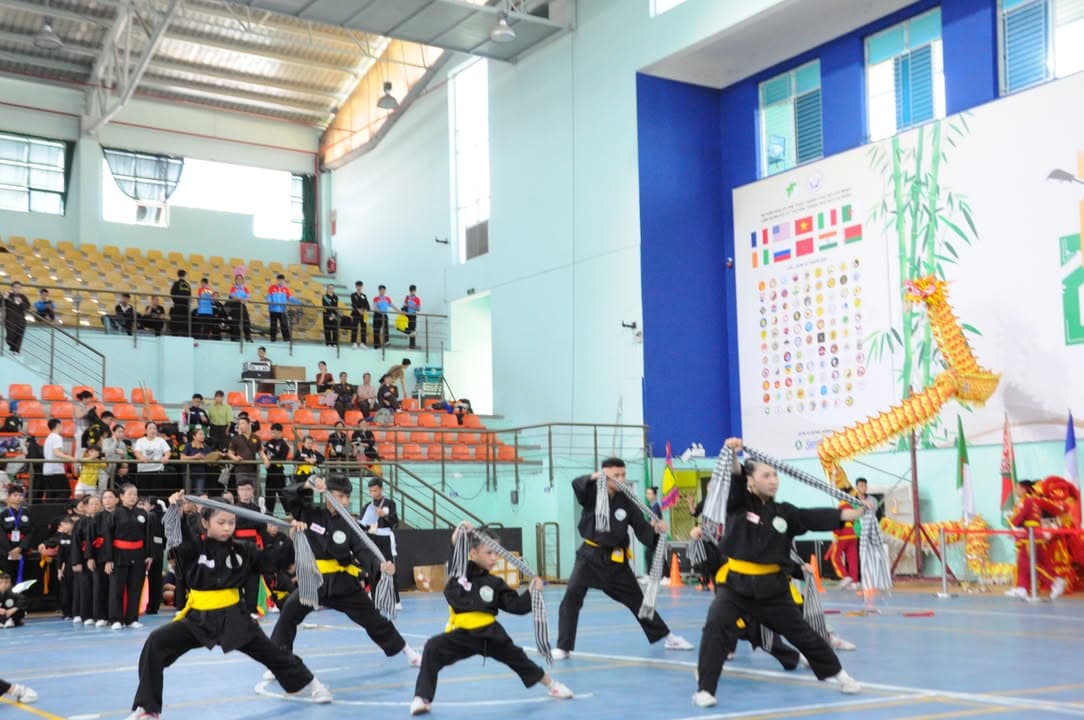 HÌNH ẢNH CÁC VÕ SINH, MÔN SINH PHẬT QUANG QUYỀN TẠI LIÊN HOAN VÕ VIỆT ĐẤT PHƯƠNG NAM NĂ… — hình 61