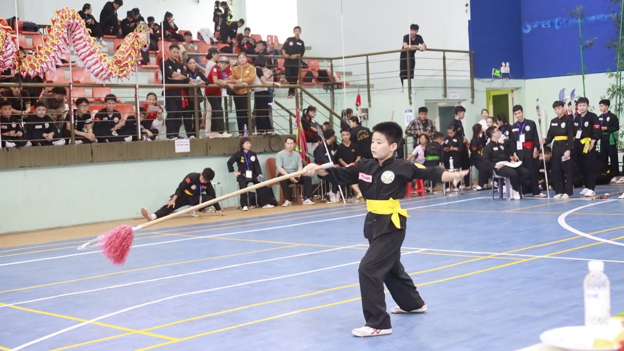 HÌNH ẢNH CÁC VÕ SINH, MÔN SINH PHẬT QUANG QUYỀN TẠI LIÊN HOAN VÕ VIỆT ĐẤT PHƯƠNG NAM NĂ… — hình 79