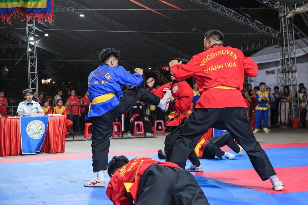 ĐÊM QUA LÀ MỘT ĐÊM THẬT TUYỆT ĐỐI VỚI NHƯNG AI MÊ VÕ CỔ TRUYỀN — hình 52
