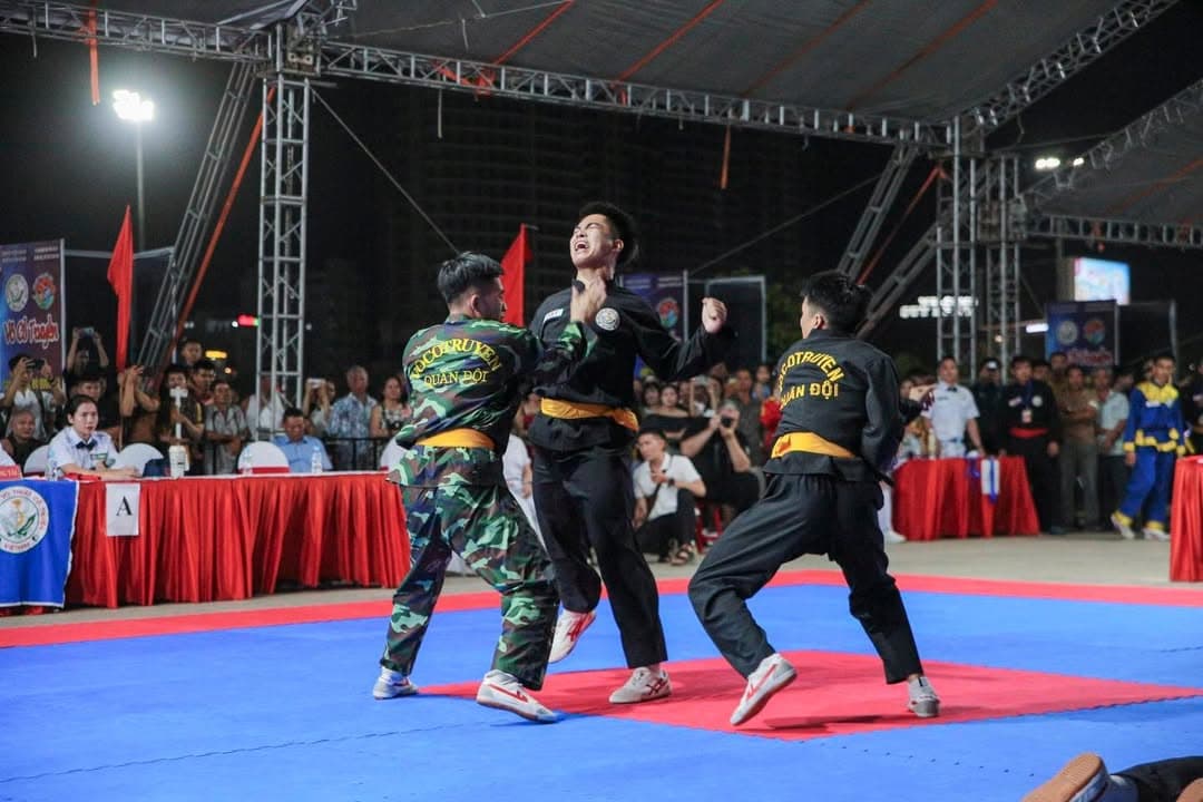 ĐÊM QUA LÀ MỘT ĐÊM THẬT TUYỆT ĐỐI VỚI NHƯNG AI MÊ VÕ CỔ TRUYỀN — hình 78