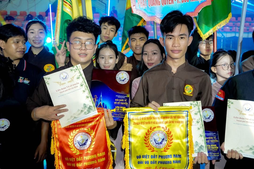 Xin lưu giữ những kỉ niệm tại đêm khai mạc Võ Việt Đất Phương Nam tại nơi đây — hình 7