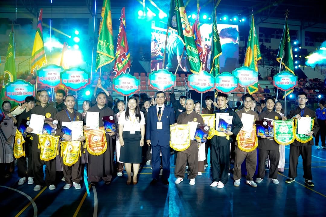 Xin lưu giữ những kỉ niệm tại đêm khai mạc Võ Việt Đất Phương Nam tại nơi đây — hình 11