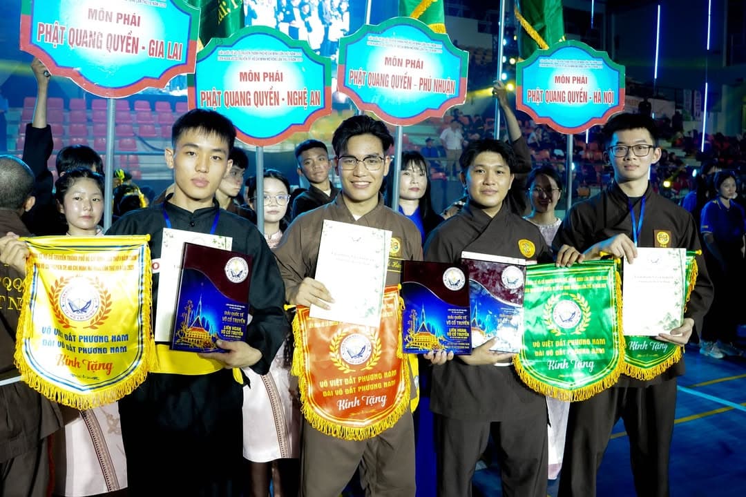 Xin lưu giữ những kỉ niệm tại đêm khai mạc Võ Việt Đất Phương Nam tại nơi đây — hình 12