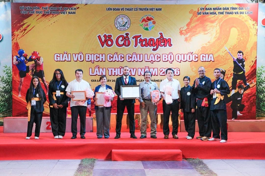 NHỮNG VÌ SAO TINH TÚ LUÔN LỰA CHỌN MÀN ĐÊM ĐỂ TOẢ SÁNG — hình 77