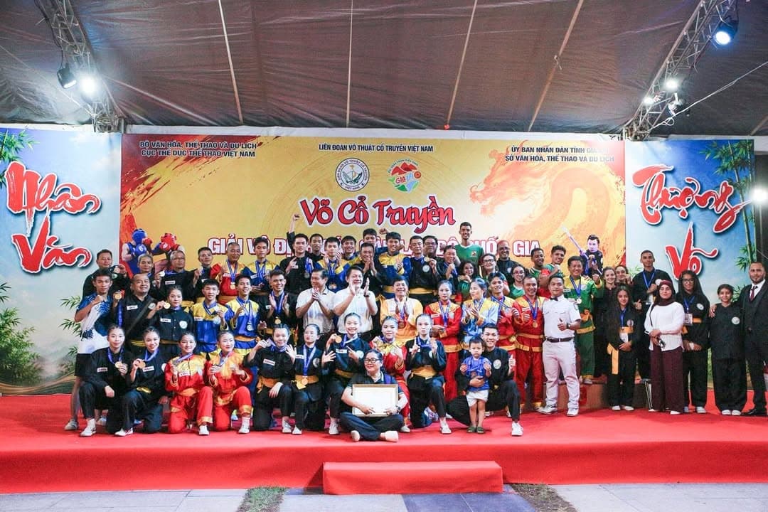 NHỮNG VÌ SAO TINH TÚ LUÔN LỰA CHỌN MÀN ĐÊM ĐỂ TOẢ SÁNG — hình 80