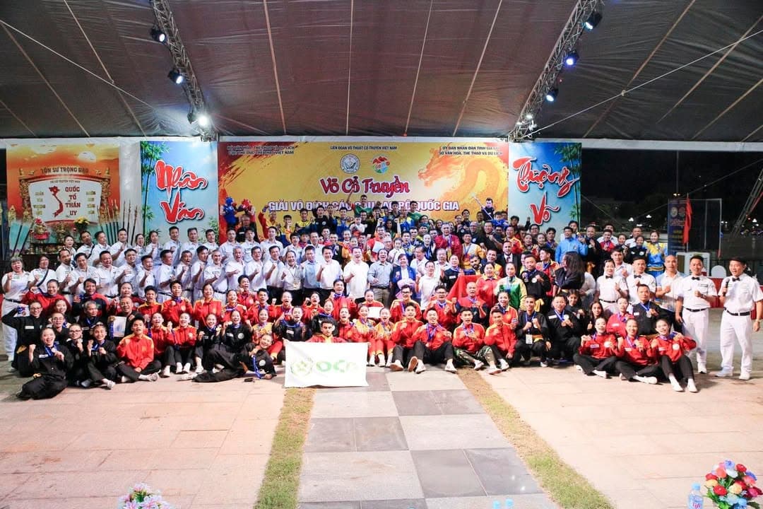 NHỮNG VÌ SAO TINH TÚ LUÔN LỰA CHỌN MÀN ĐÊM ĐỂ TOẢ SÁNG — hình 88