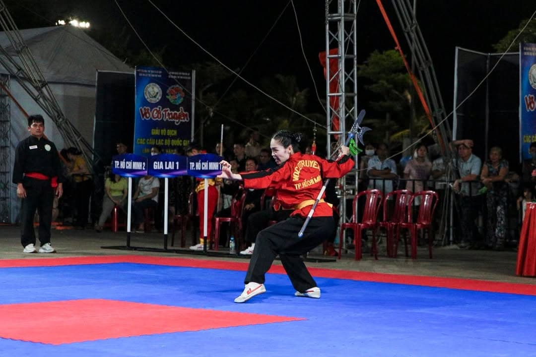 KHOẢNH KHẮC THI ĐẤU TẠI ĐÊM CHUNG KẾT CÁC NỘI DUNG QUYỀN THUẬT - GIẢI VÔ ĐỊCH VOCOTRUYE… — hình 5